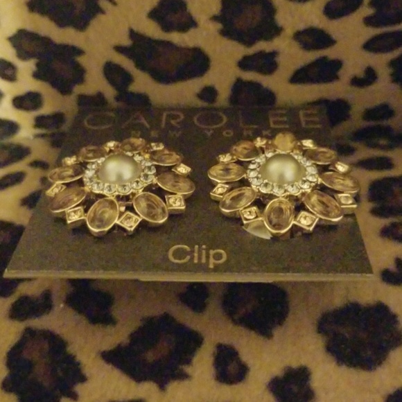 Carolee New York Pearl Centered Clip-On Earrings - Picture 4 of 4